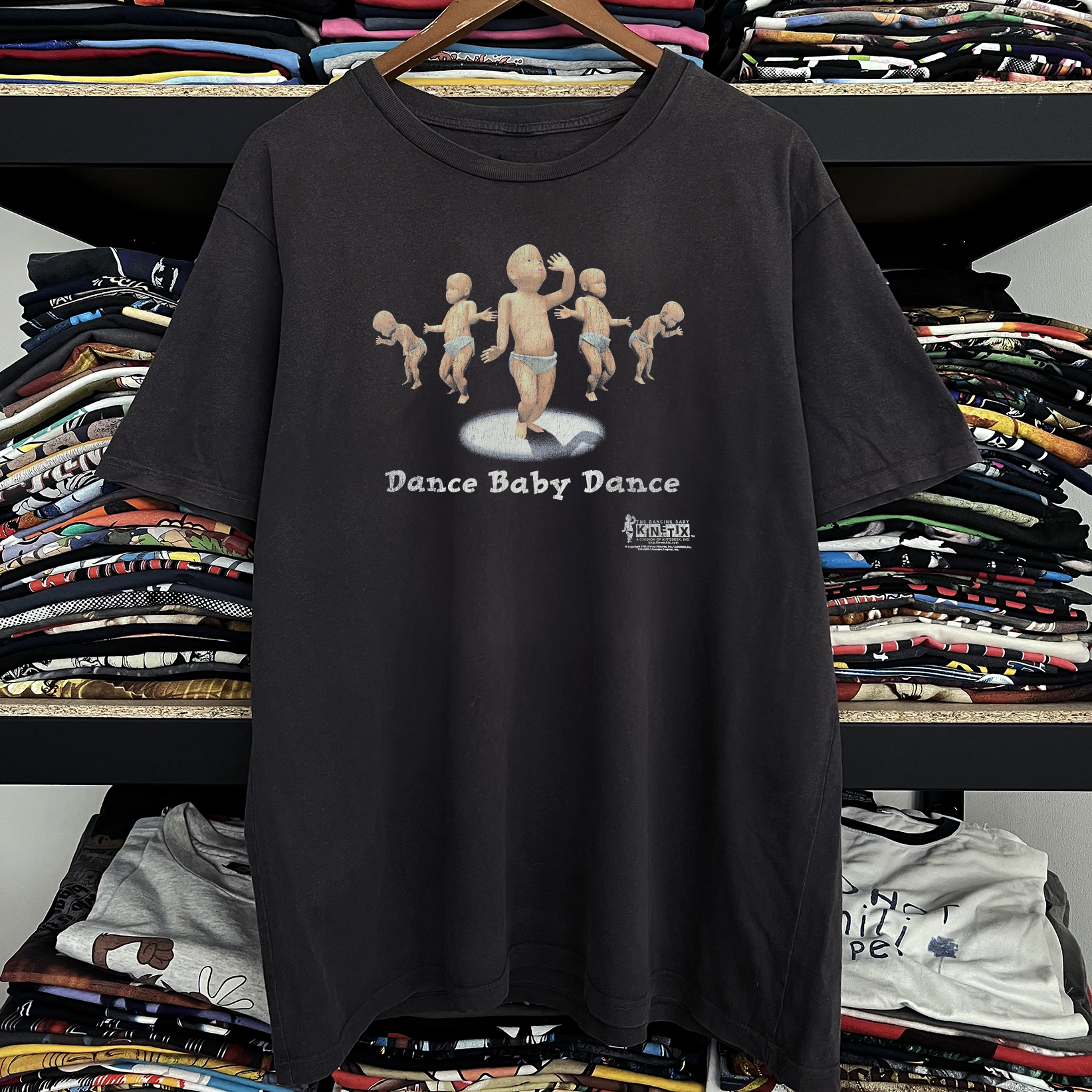 DANCE OR DIE グラフィックTシャツ 1998 Dance Baby Dance Kinetix Washed Black Tee – Strike Anywhere