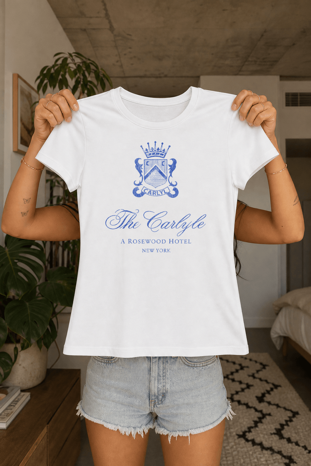 90s The Carlyle New York Rare Womens White Tee