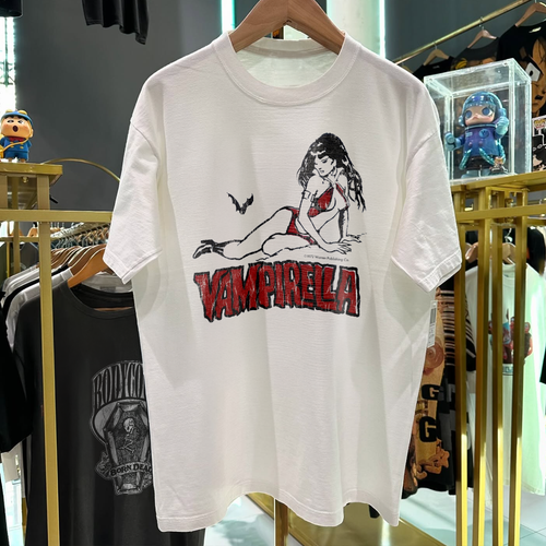 専用【人気コラボ】VAMPIRELLA/CAUGHT DEMONS Tシャツ 専用【人気コラボ】VAMPIRELLA/CAUGHT DEMONS Tシャツ