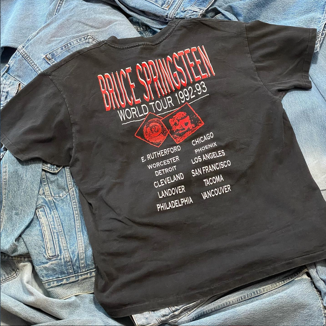 Bruce Springsteen - 92-93 World Tour - Vintage Washed Black T Bruce Springsteen - 92-93 World Tour - Vintage Washed Black T