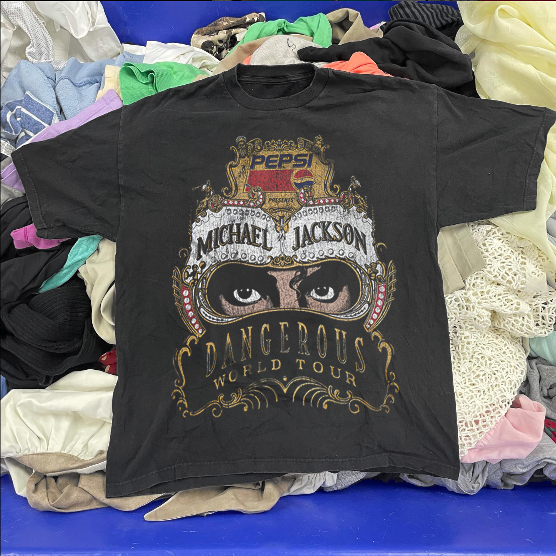 Mj'S Dangerous 90's - Vintage Black T-Shirt – Strike Anywhere Vintage Mj'S Dangerous 90's - Vintage Black T-Shirt – Strike Anywhere Vintage