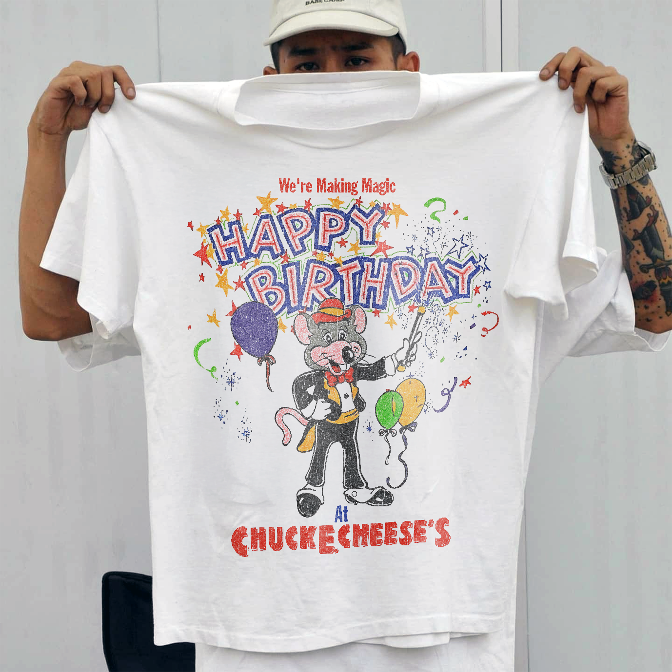90s CHUCK E CHEESE BIRTHDAY CELEBRATION GRAIL RARE WASHED WHITE T SHIR