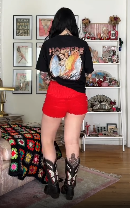 90s Hooters 'Hotwings' Rare Washed Black T-Shirt – Strike Anywhere 90s Hooters 'Hotwings' Rare Washed Black T-Shirt – Strike Anywhere