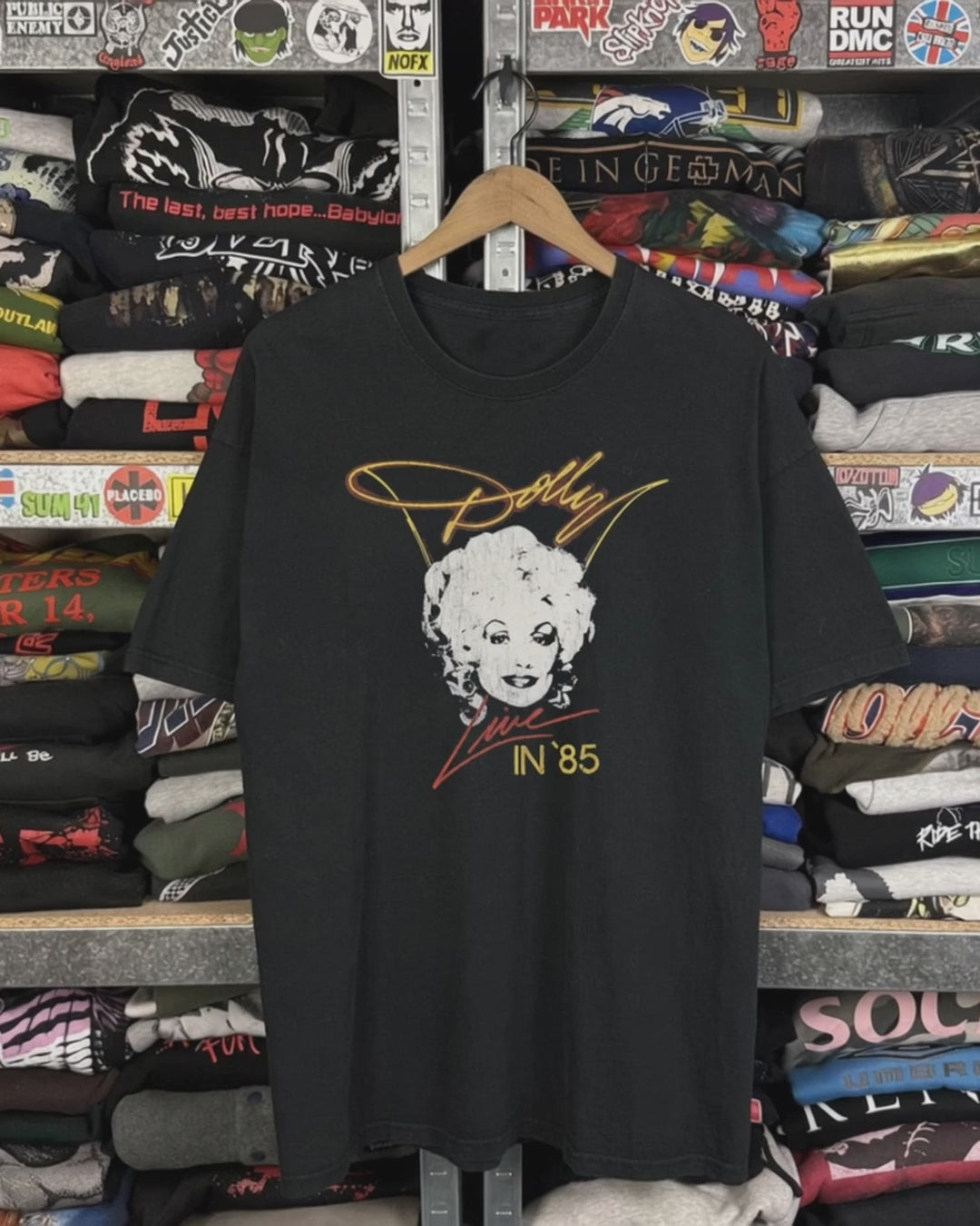 1985 Dolly Parton Live In ‘85 Washed Black Tee product video [GB-DPA:4adeb36e5981]