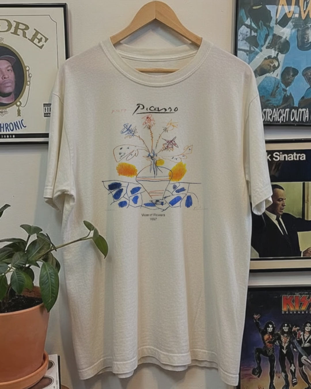 Rare Picasso Vase of Flowers Washed White Tee product video [GB-DPA:7ffbca823415]