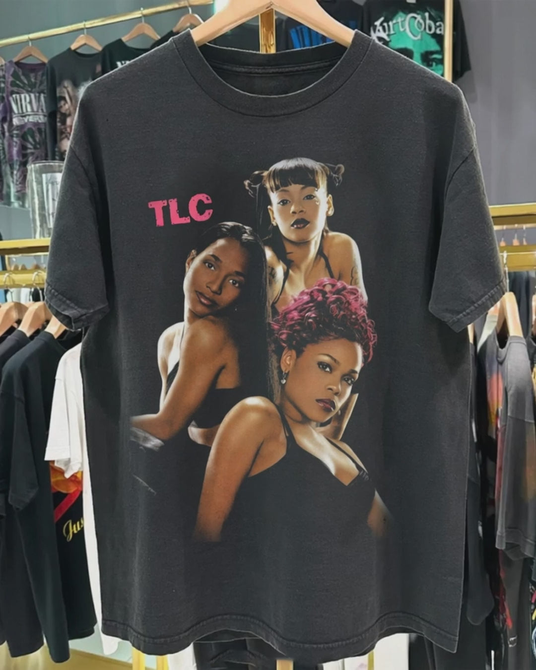 Retro Unpretty TLC Heavyweight Black Tshirt product video [GB-DPA:8f313480df98]