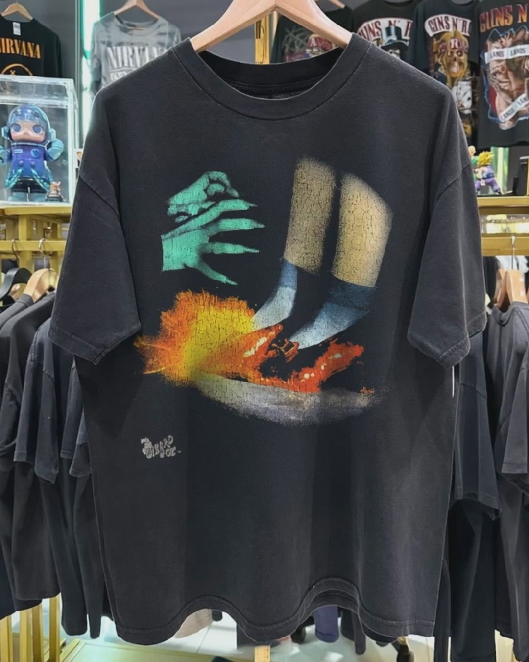90's I'll Get You My Pretty Vintage Washed Black T-Shirt product video [GB-DPA:4dbe7bad75e7]
