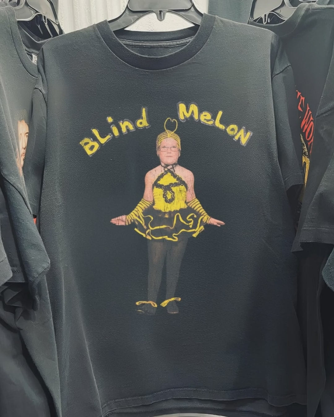 Blind Melon Crammed In A Van Tour Vintage Washed Black T-Shirt product video [GB-DPA:37ce35f1a7c2]