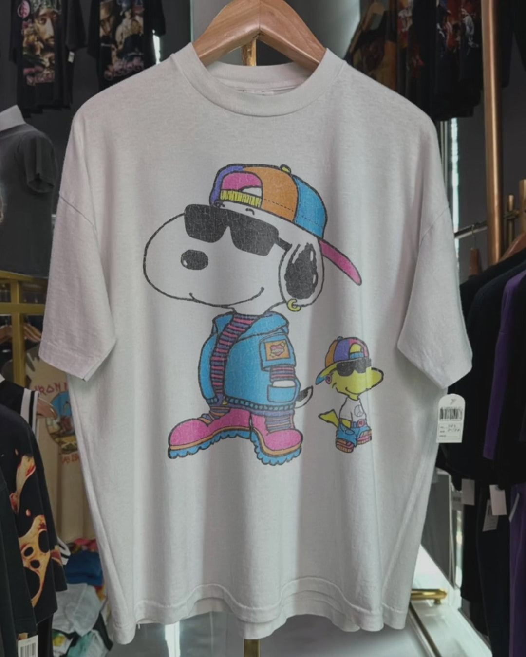 90s Snoopy & Woodstock Hip-Hop Rare Washed White T-Shirt product video [GB-DPA:9017be33f19c]