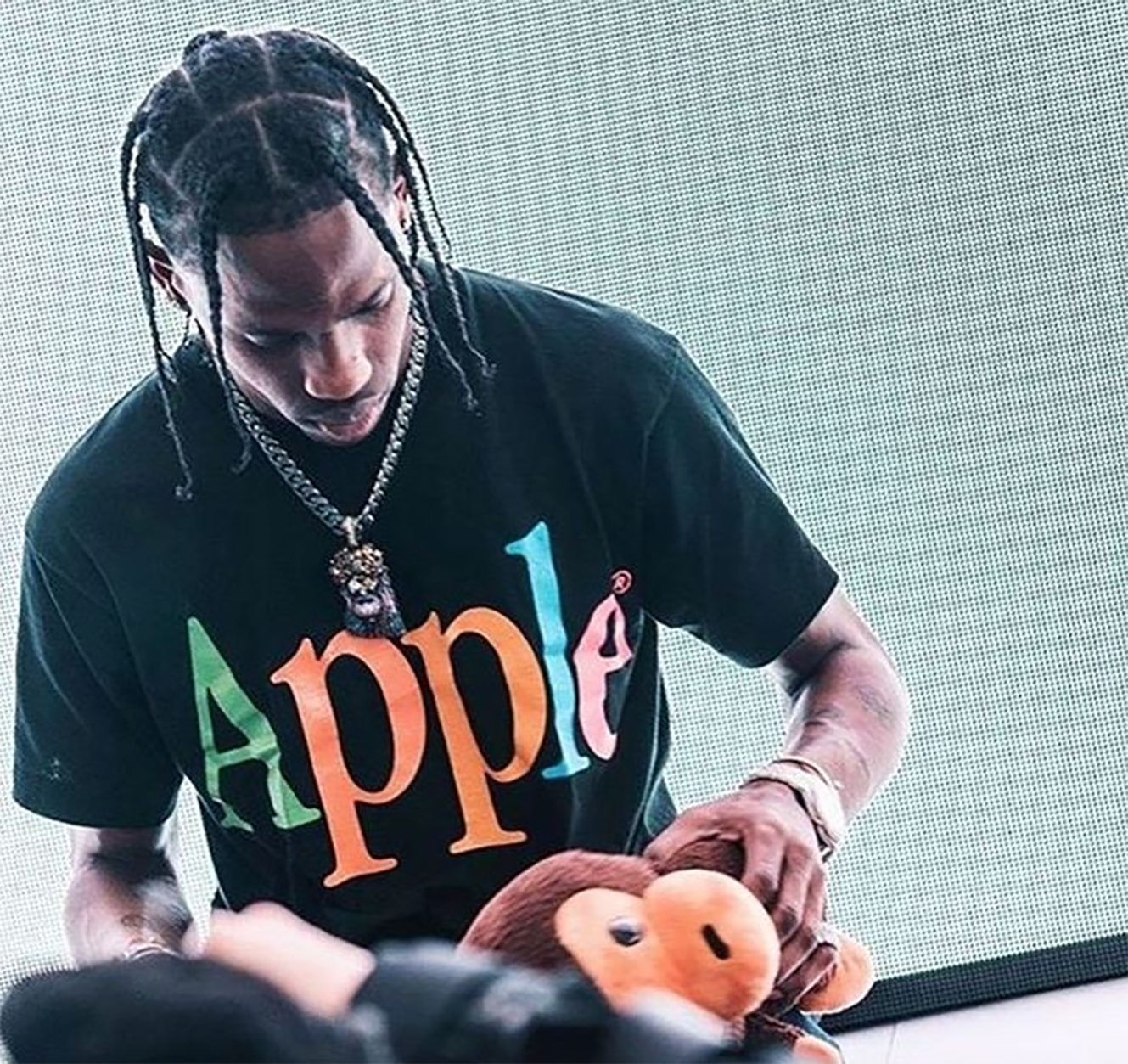 strikeanywhere_travis_apple_te